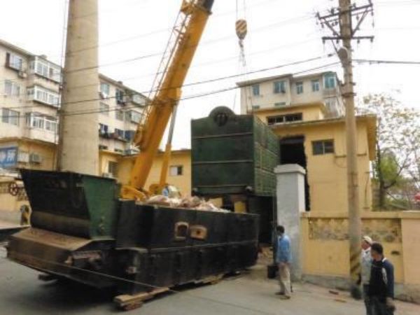 乌伊岭区吊车租赁_道路拖车救援人员需要注意哪些事项